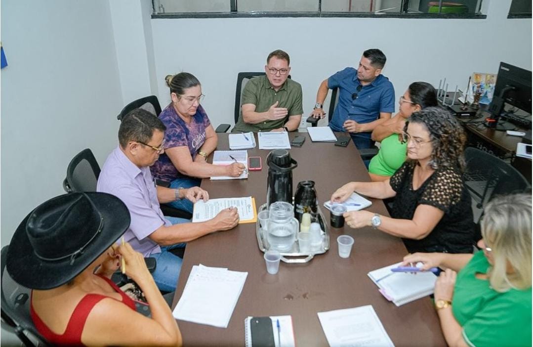 Após ameaça de paralisação, Alysson se reúne com sindicatos da Educação e abre diálogo